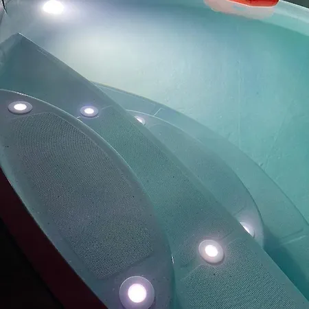 Πανσιόν T3 Aux Deux Cigognes 4*