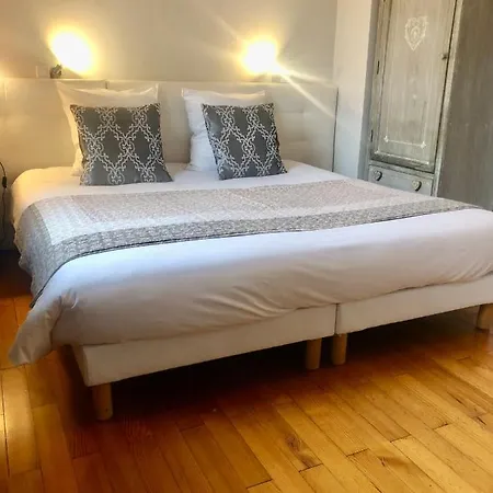 T3 Aux Deux Cigognes Πανσιόν 4*